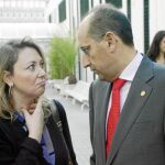 La delegada de Hacienda se mostró satisfecha por el dictamen del CESS y obvió las críticas a las subidas de tarifas