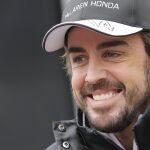 Pese a que la temporada está siendo desastrosa para Fernando Alonso, no pierde la sonrisa
