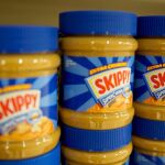 La Unión Europea ha introducido aranceles de represalia en varios productos estadounidenses incluyendo la mantequilla de cacahuete/Efe