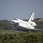  El Endeavour aterriza con éxito en Florida tras 16 días de misión en el espacio