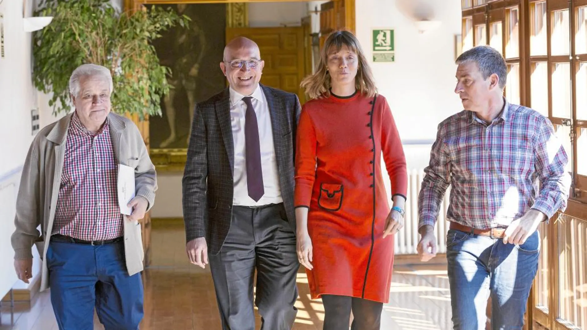 De izquierda a derecha, Luis Fernández Gamazo, Jesús Julio Carnero, Ángela de Miguel Sanz y Fernando Fernández