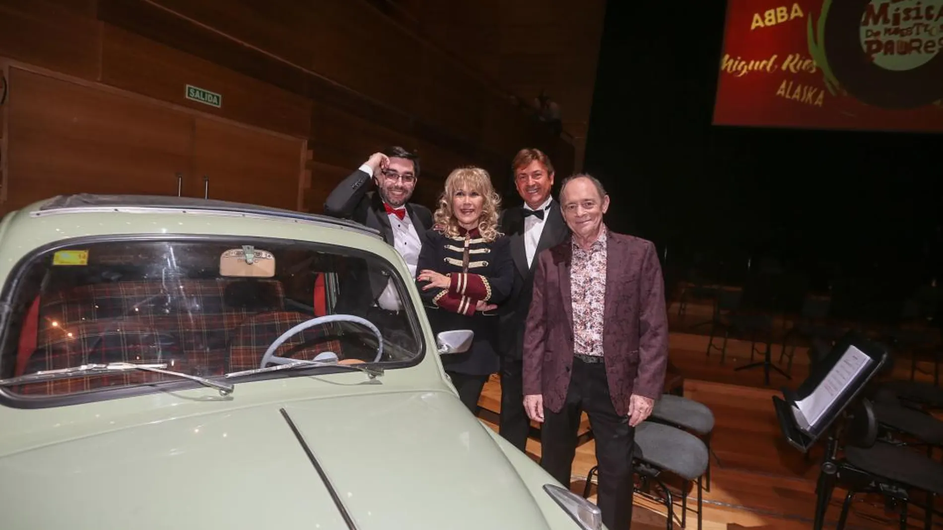 Ernesto Monsalve, Helena Bianco, Alfonso Pahino y Paco Pastor, antes de iniciarse el concierto