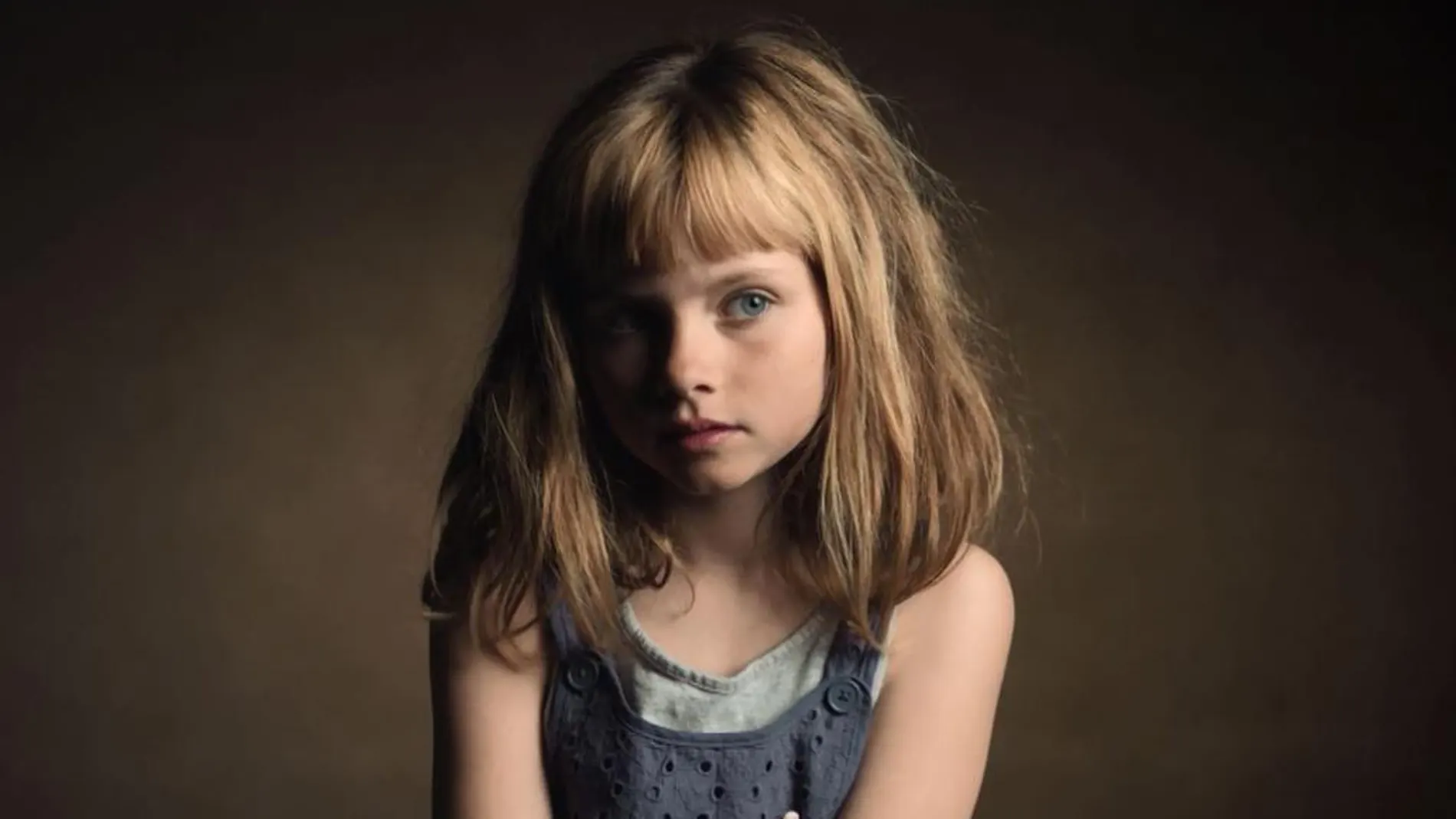 Imagen de una de las niñas que protagonizan la campaña de Aldeas Infantiles