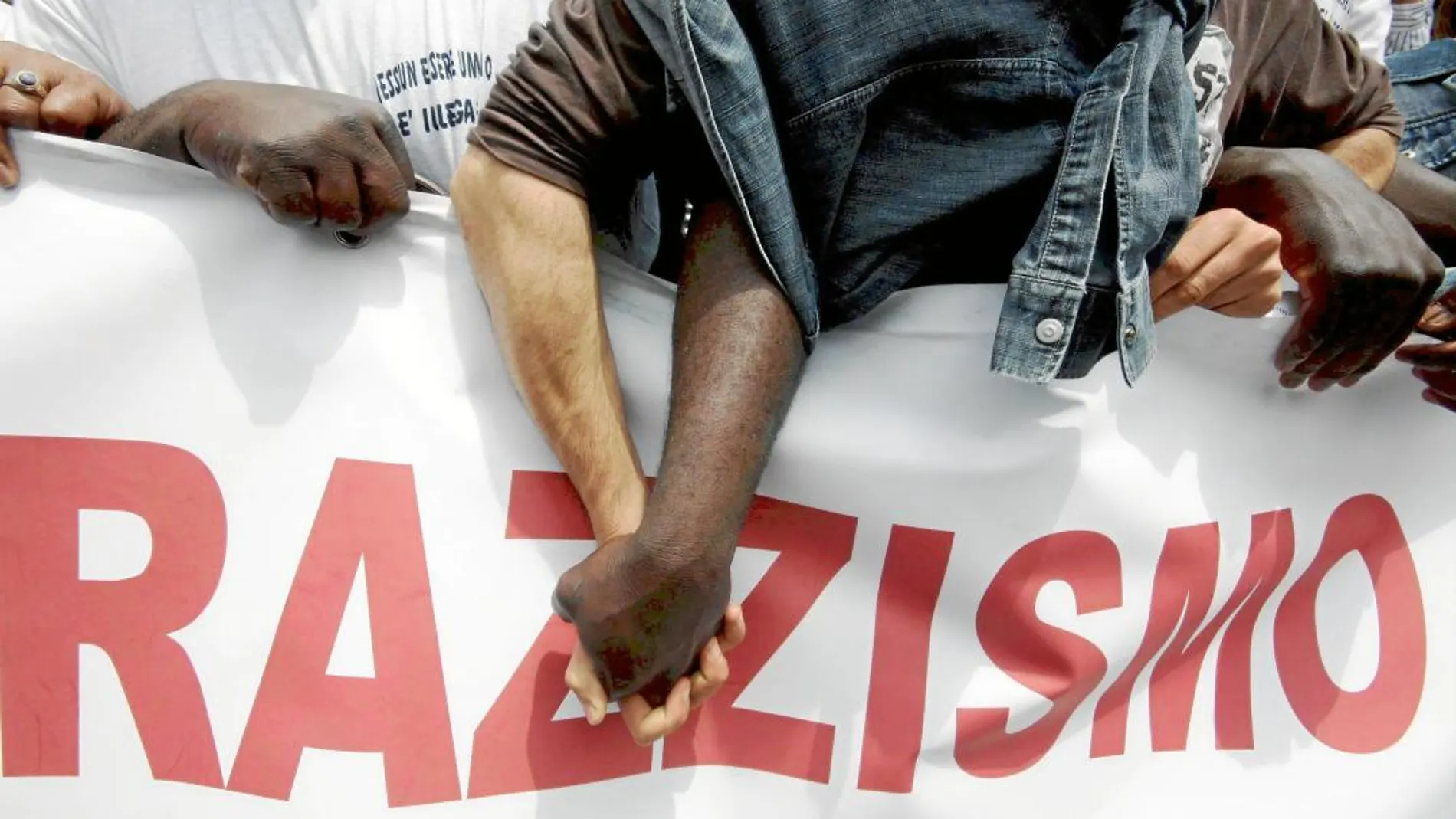 Manifestantes marchan contra la oleada de agresiones racistas en Nápoles, el pasado mayo
