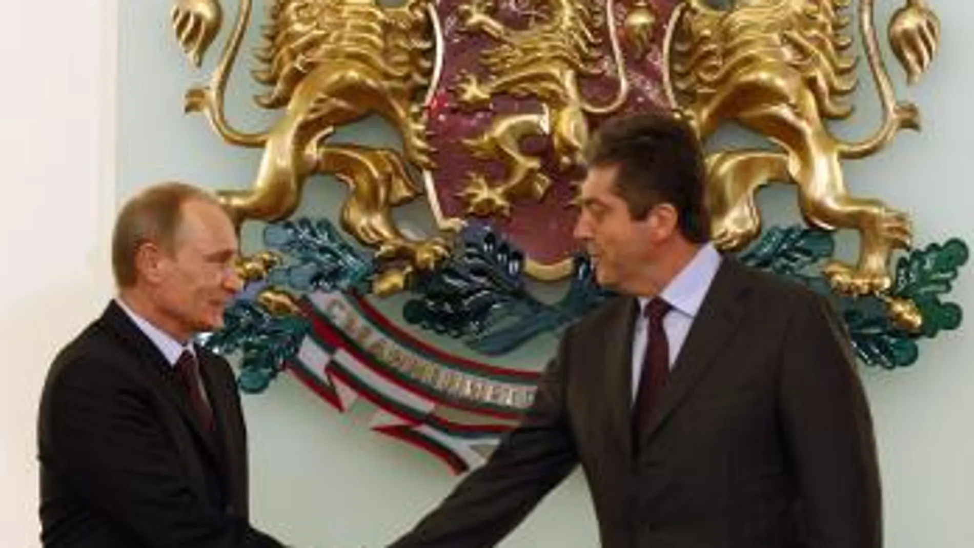 El presidente búlgaro Georgi Parvanov junto a Vladimir Putin en Sofia