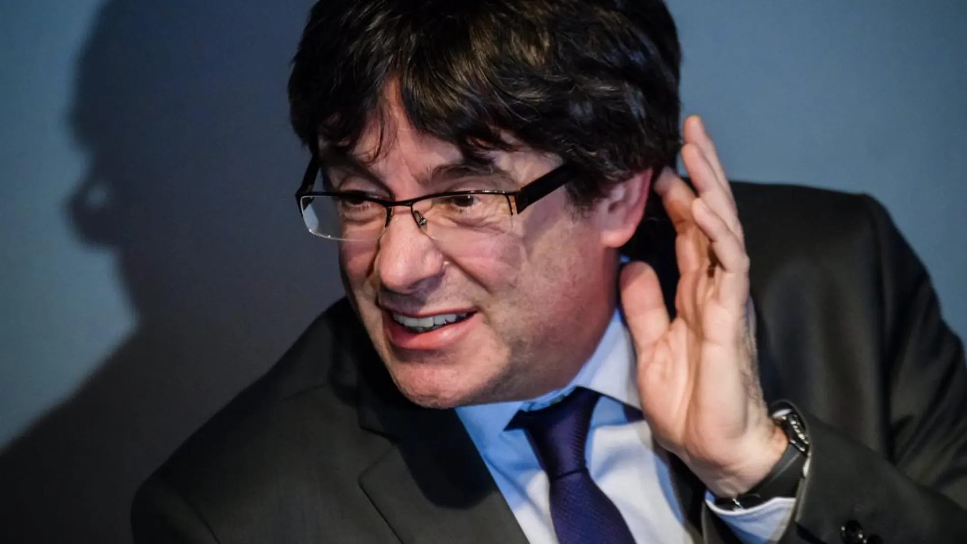 El expresidente catalán Carles Puigdemont ofrece una rueda de prensa en Berlín