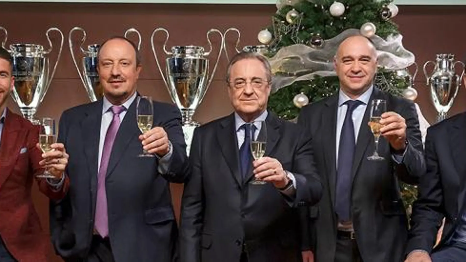 El Real Madrid felicita la Navidad a los aficionados del club blanco