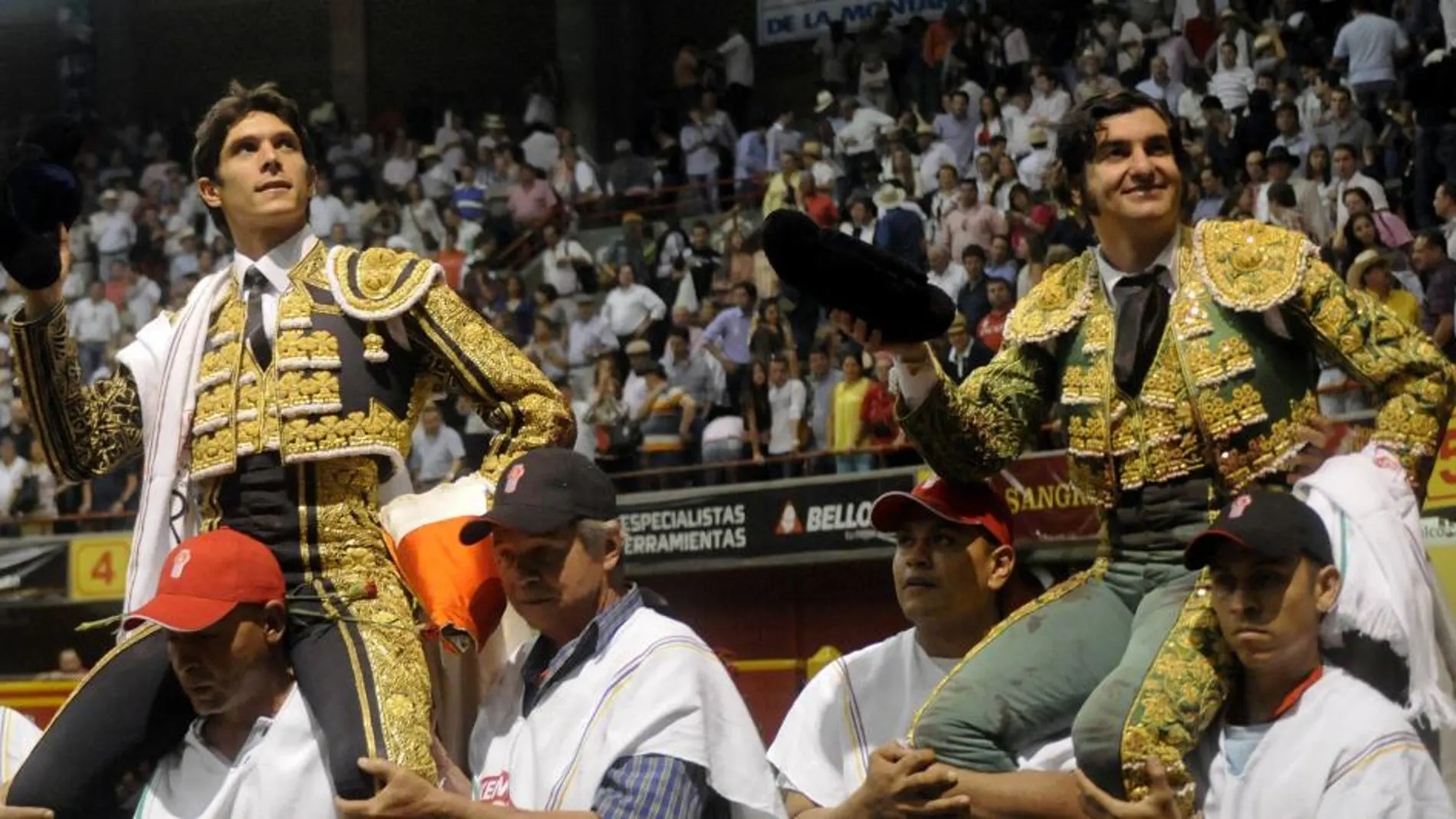 Sebastián Castella y Morante de la Puebla, a hombros en Medellín