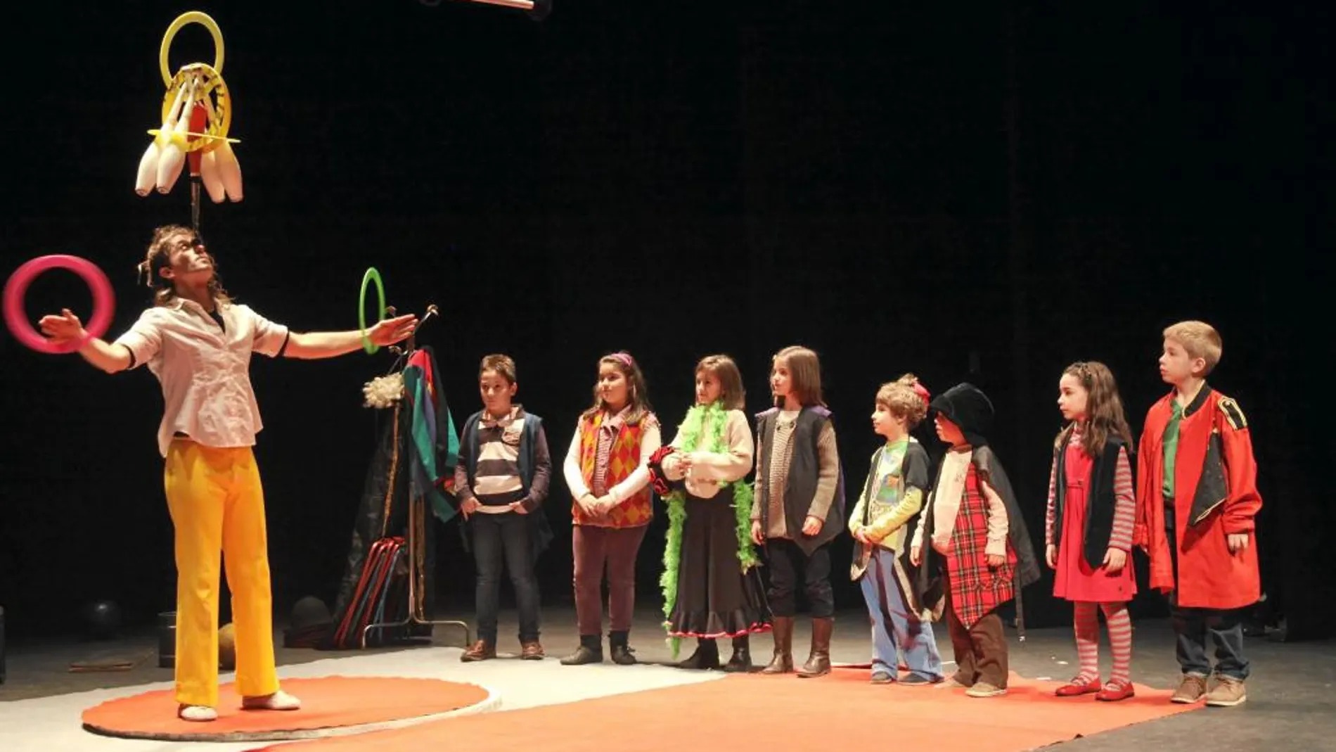 Una de las últimas actuaciones de teatro infantil en el Teatro Juan Bravo de Segovia