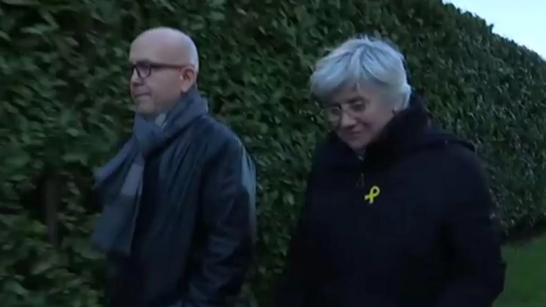 Clara Ponsatí a su llegada a la mansión de Puigdemont en Waterloo