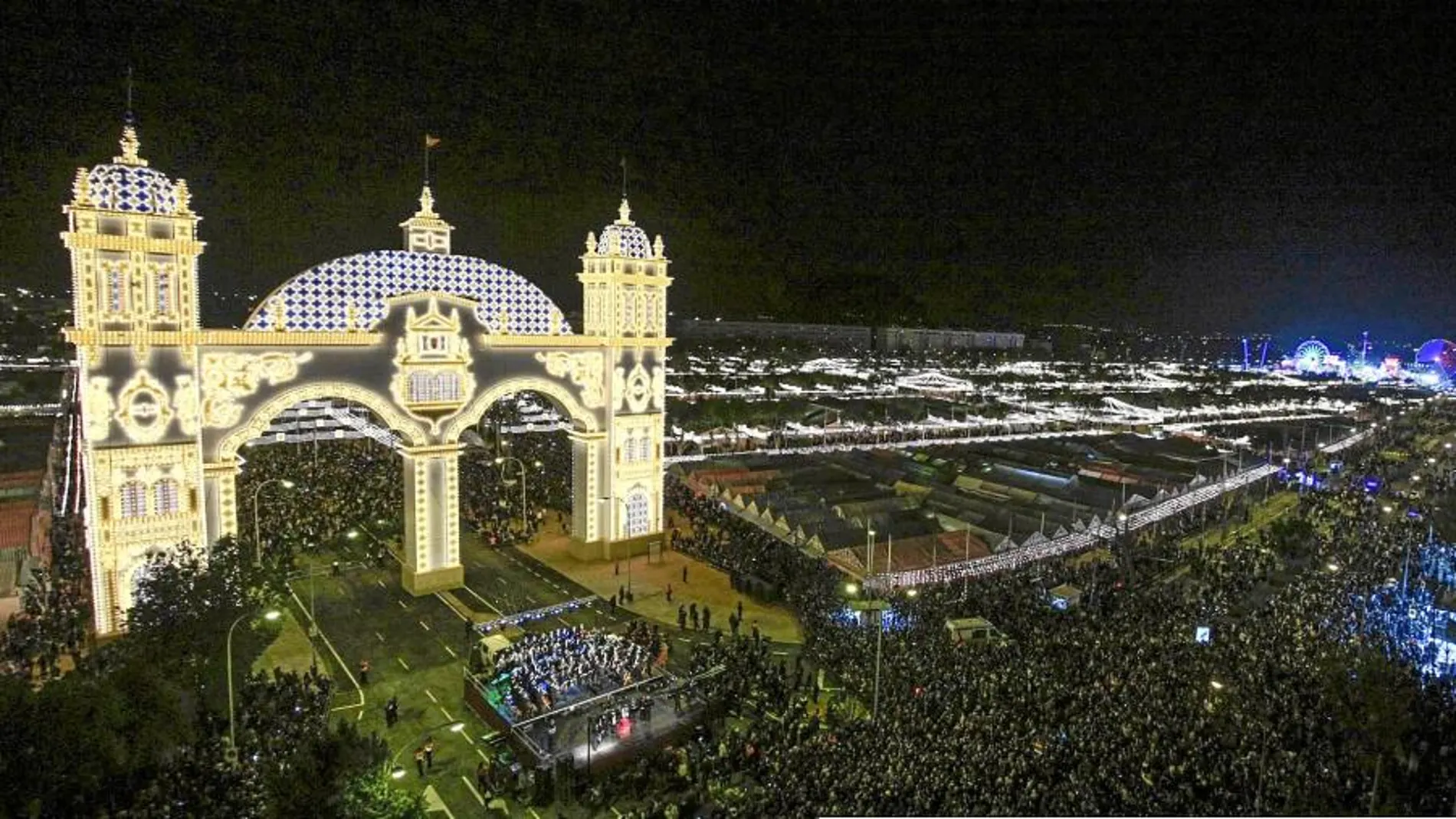 La Feria de Abril arranca con su tradicional alumbrado