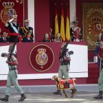 Los Reyes, acompañados de sus hijas la princesa Leonor y la infanta Sofía, presiden en la plaza de Cánovas del Castillo, Madrid, el desfile del Día de la Fiesta Nacional