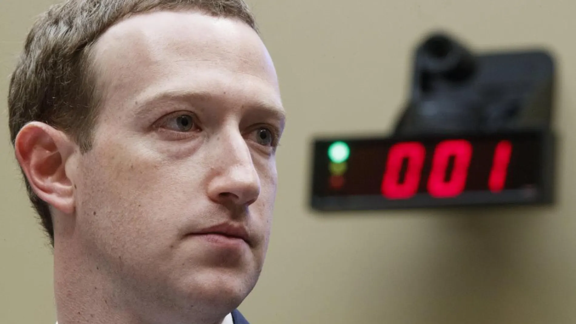 El fundador y presidente ejecutivo de Facebook, Mark Zuckerberg, en su comparecencia ante el comité de Energía y Comercio de la Cámara de Representante