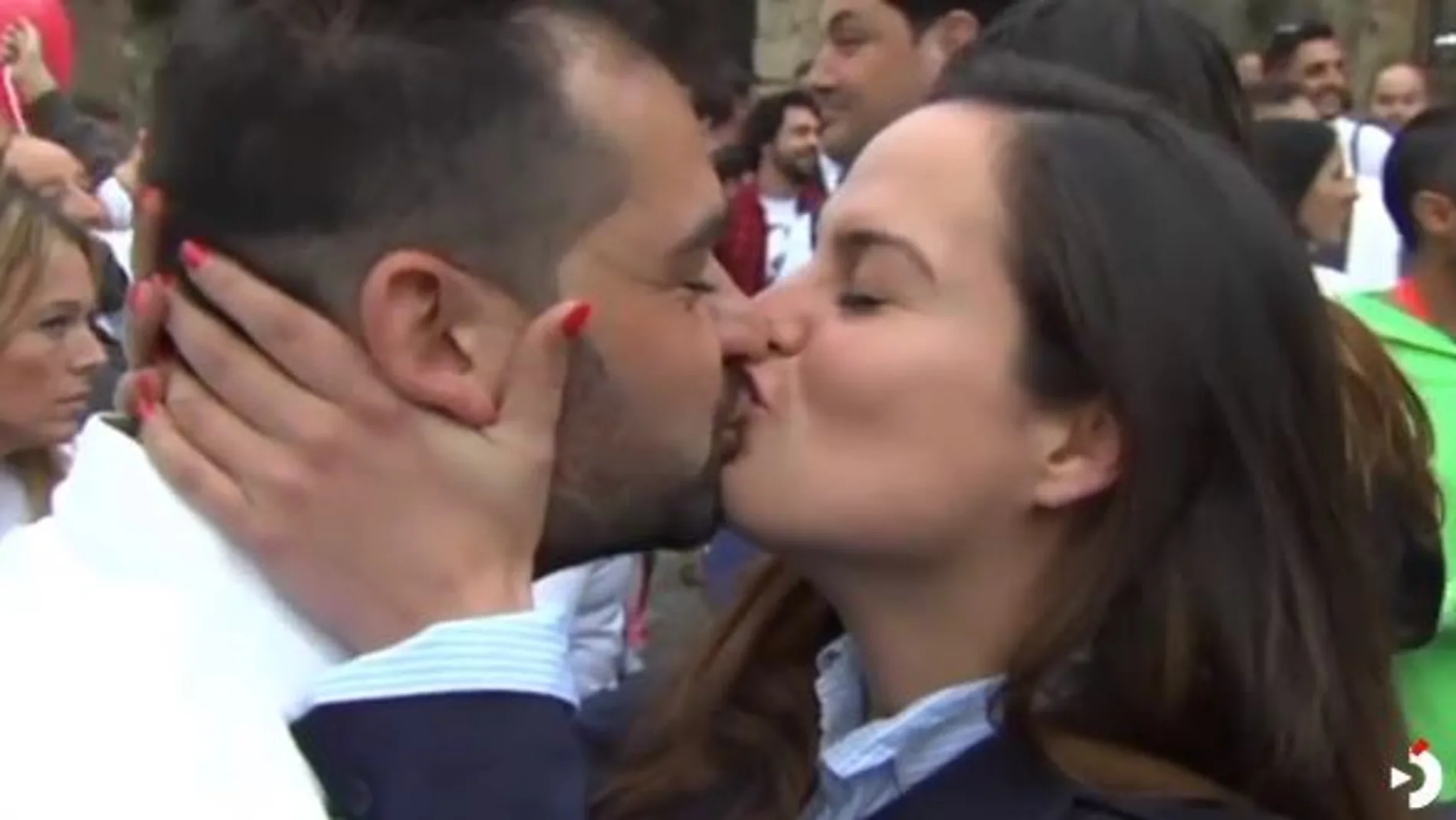 LA RAZÓN.es en la calle en el Día Internacional del Beso