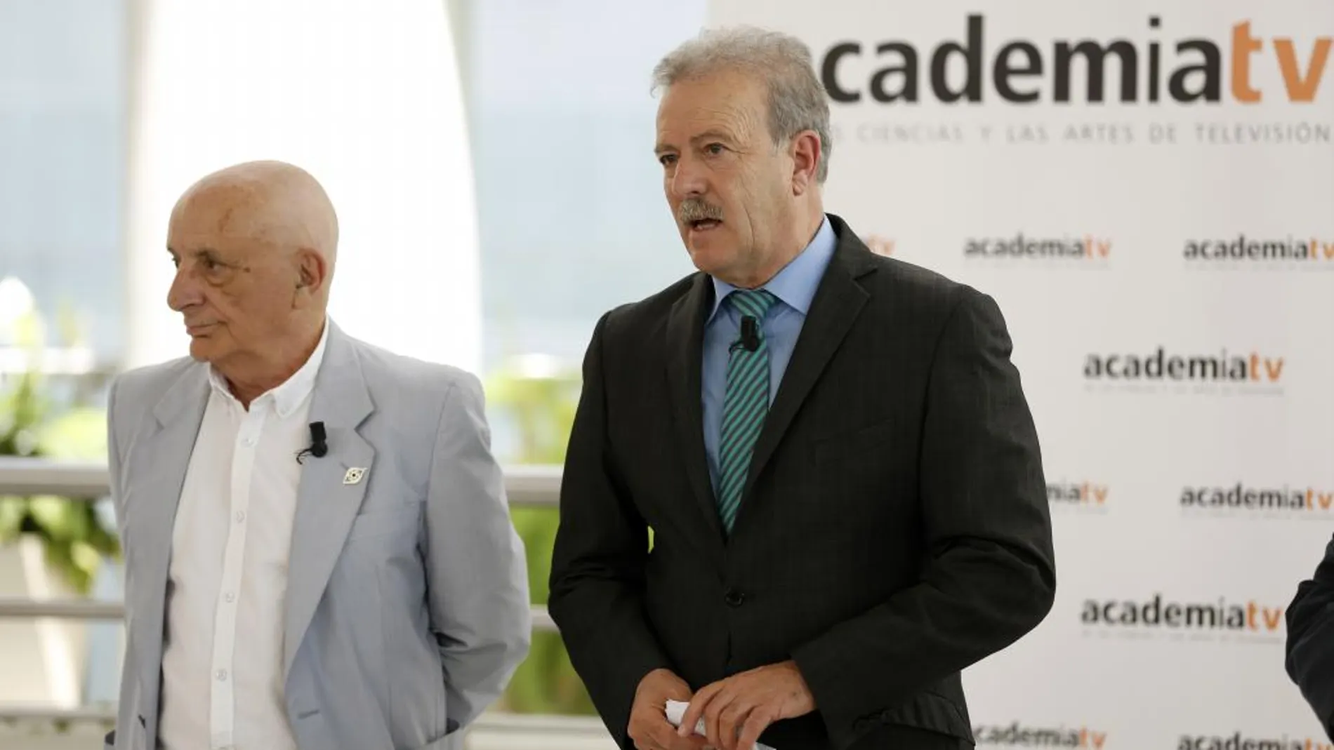 Fernando Navarrete y Manuel Campo Vidal durante la presentación del debate.
