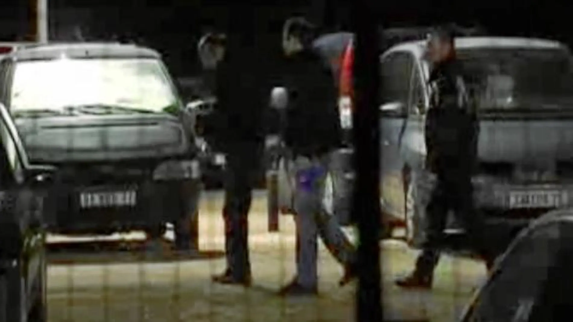 Vista del concesionario de coches, cerca de París, en el que tres miembros de ETA robaron varios vehículos el pasado mes de marzo
