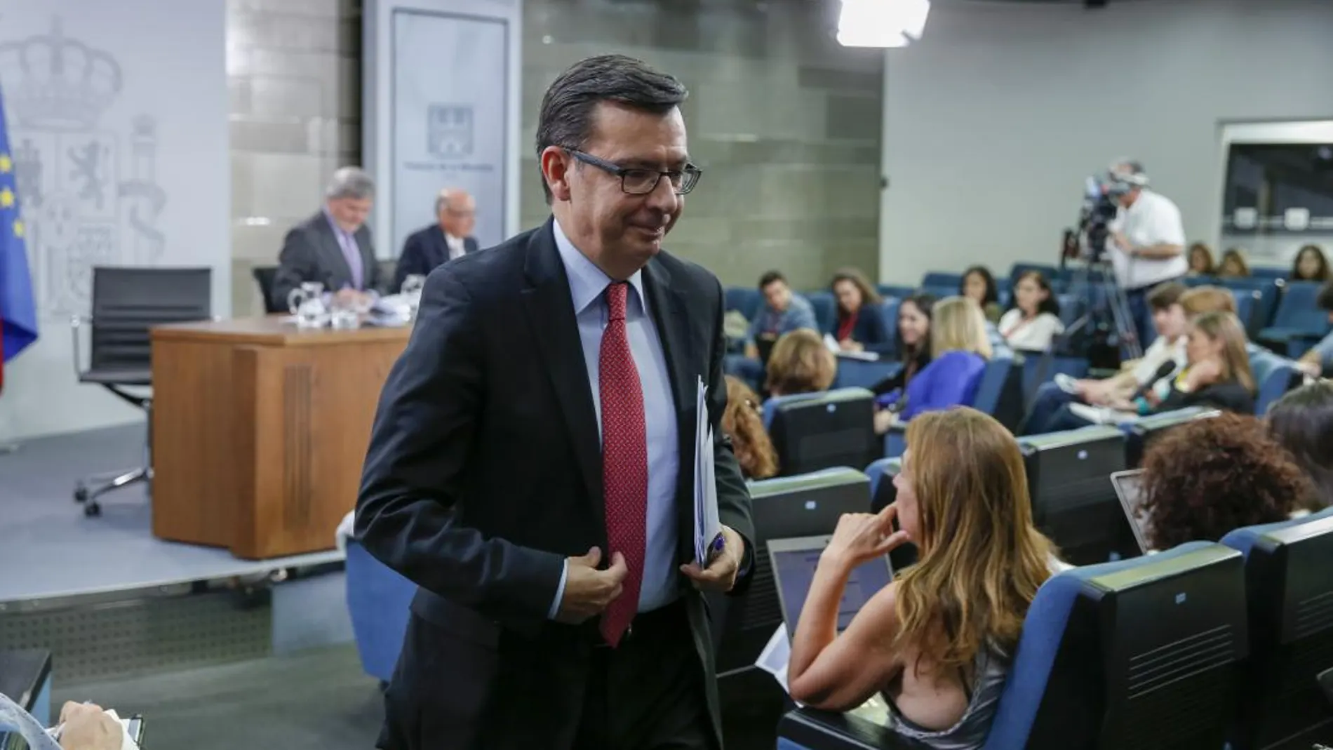 Román Escolano, ministro de Economía, ayer, al término del Consejo de Ministros
