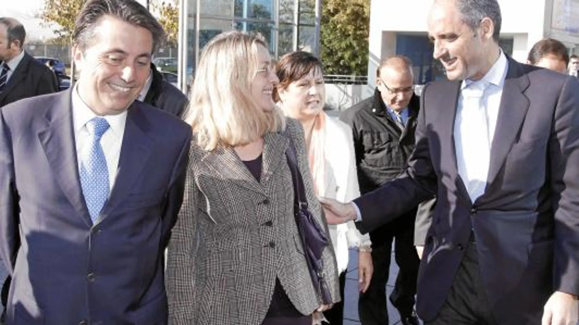 Cervera y Camps, con algunos asistentes a la presentación del nuevo plan la