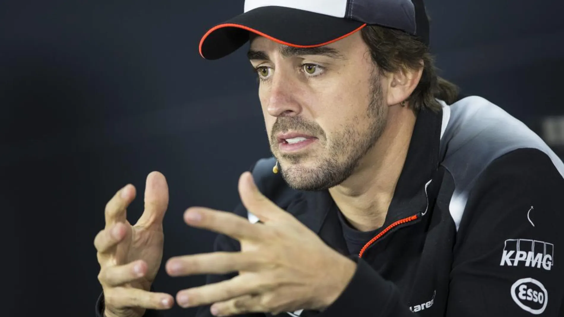 El piloto español de Fórmula Uno Fernando Alonso, durante la rueda de prensa de pilotos de cara al Gran Premio de Baréin