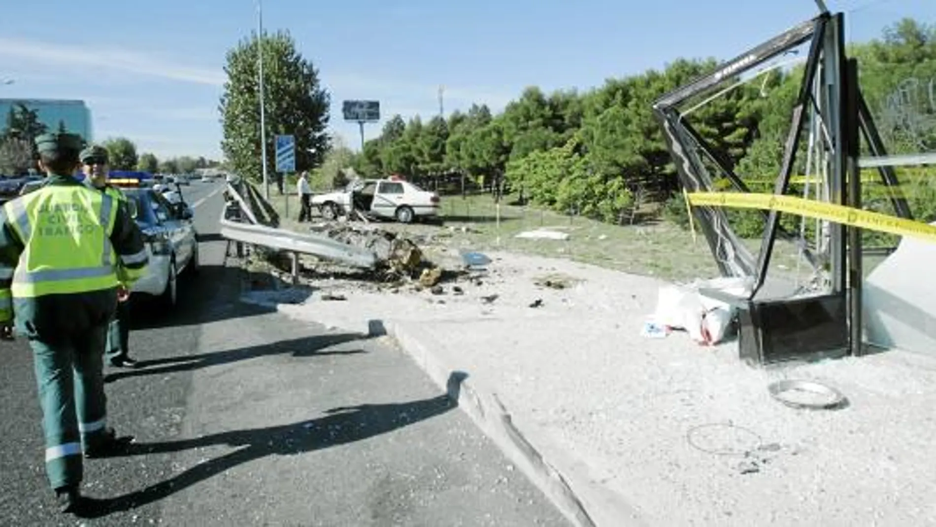 La Guardia Civil rastreó la zona durante toda la tarde de ayer para recoger detalles sobre las circunstancias del accidente