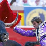 Pase de pecho de Eugenio de Mora en la faena a su segundo toro