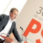 Zapatero anuncia 3.000 millones para avalar facturas municipales