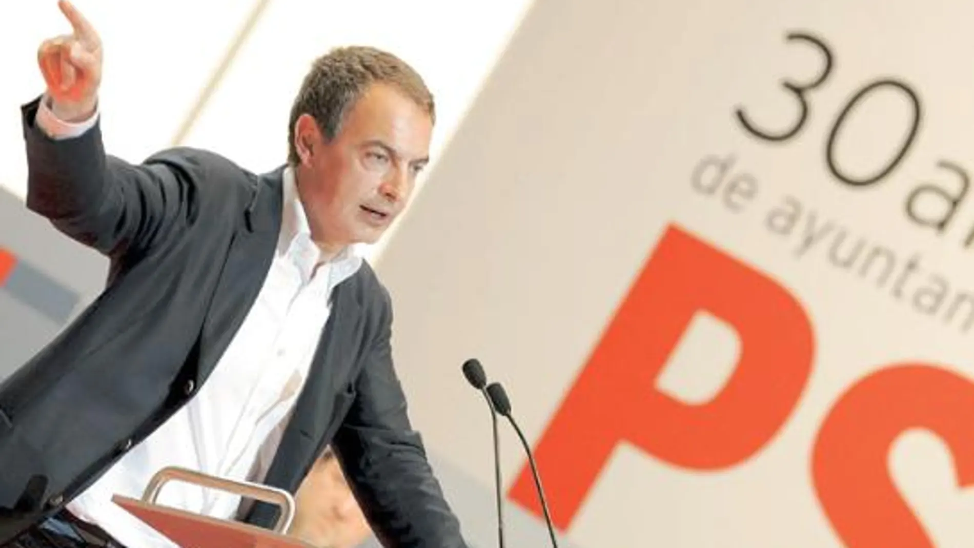 Zapatero anuncia 3.000 millones para avalar facturas municipales