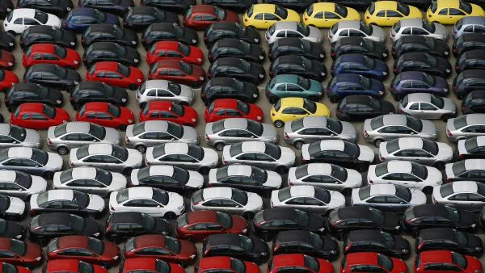 La producción de coches desciende por primera vez en ocho meses
