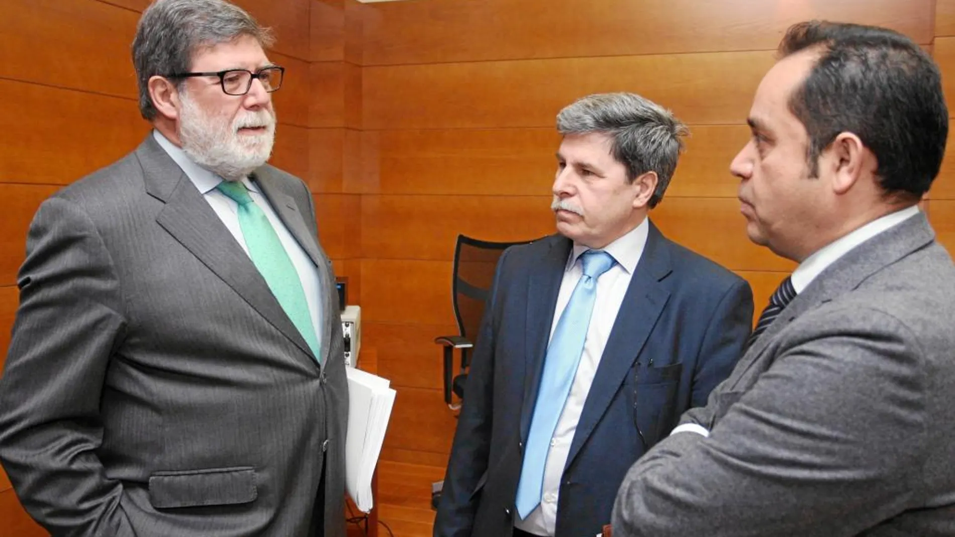 En la imagen el presidente de Cecale, Santiago Aparicio, junto al coordinador de Proméxico, Eduardo Pérez