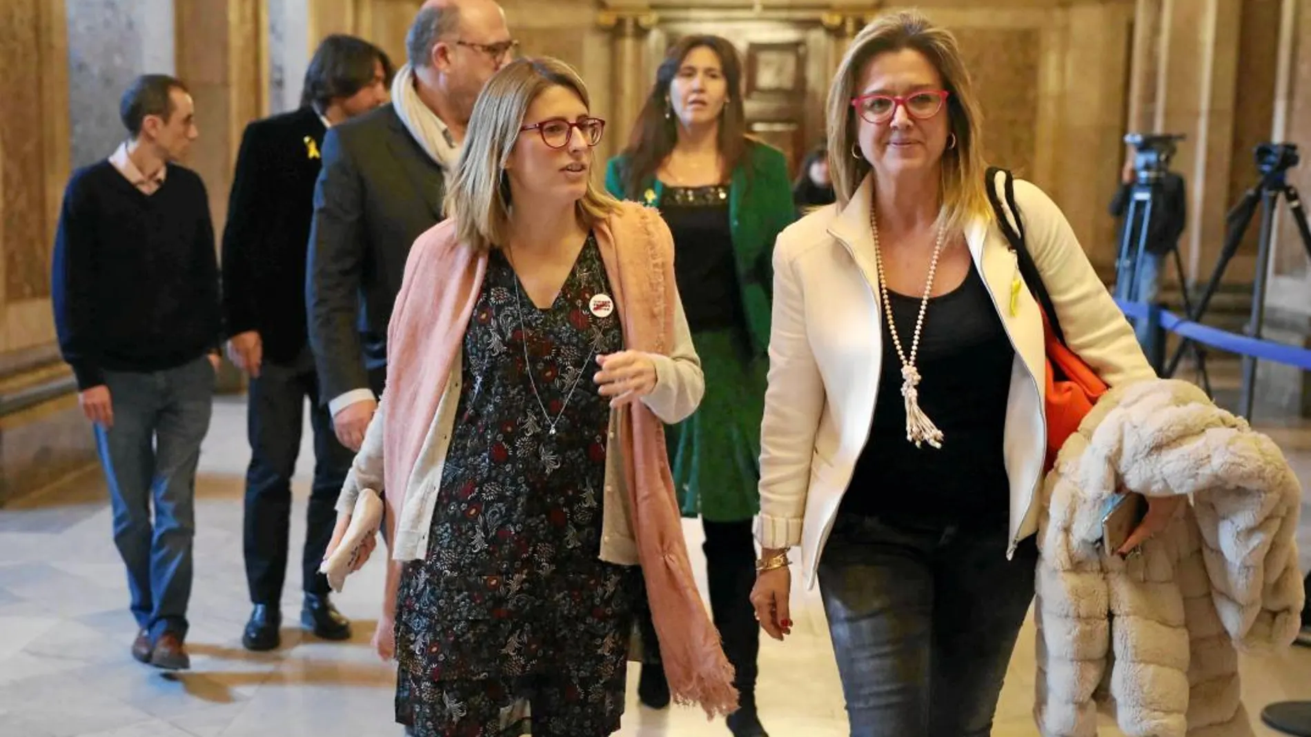 Imagen de diputados de JxCat en el Parlament, con Elsa Artadi y Anna Tarrés en primer plano