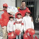 La familia Ruiz Pérez junto a tres de sus hijos