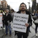 Varias decenas de profesores de Cádiz, Málaga y Sevilla se manifestaron ayer por las calles de la capital andaluza