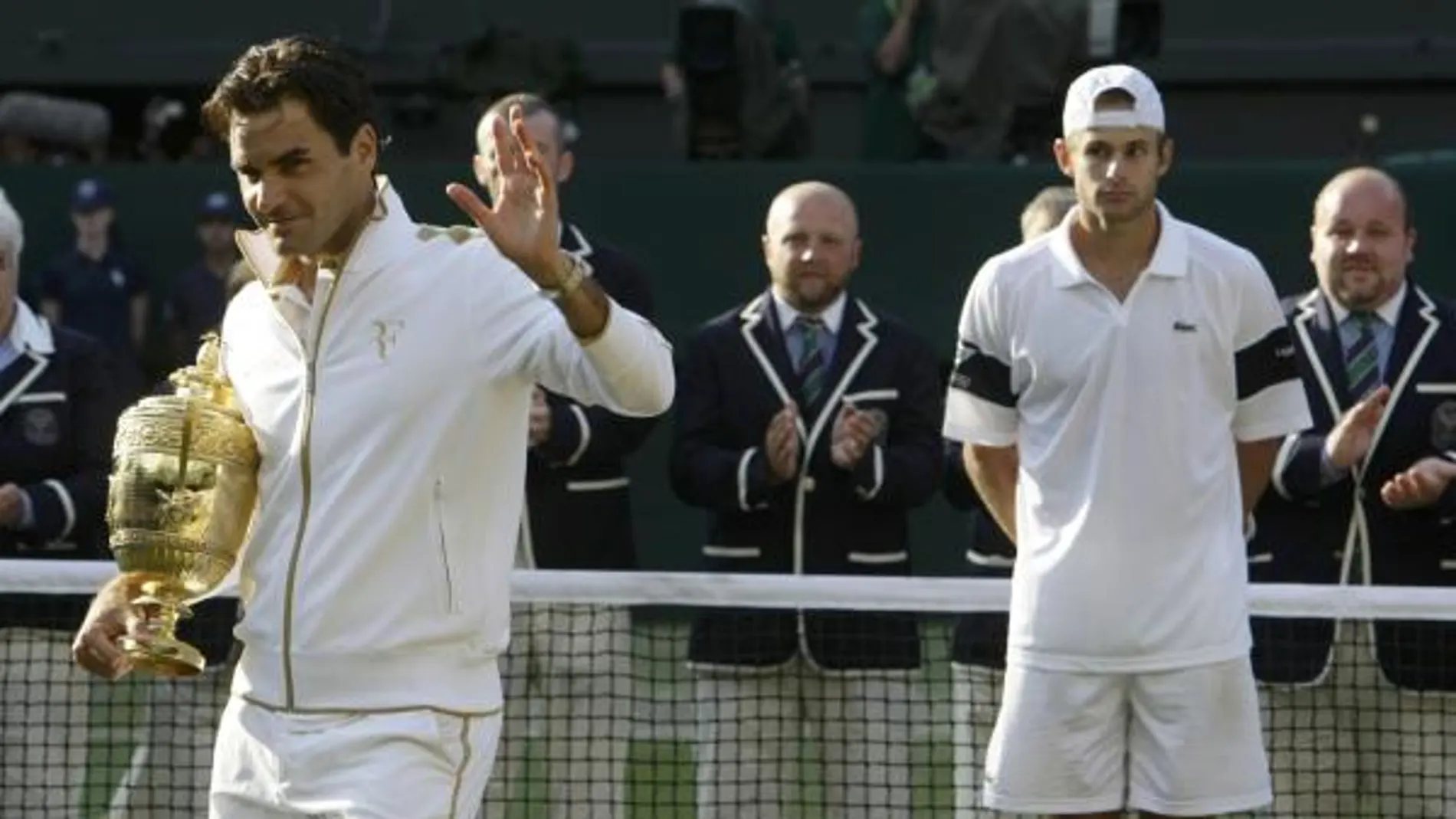 Federer gana Wimbledon en otro partido épico y se corona como el mejor jugador de tenis de la historia