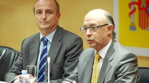 Sebastián presenta a Montoro el documento del pacto de la energía