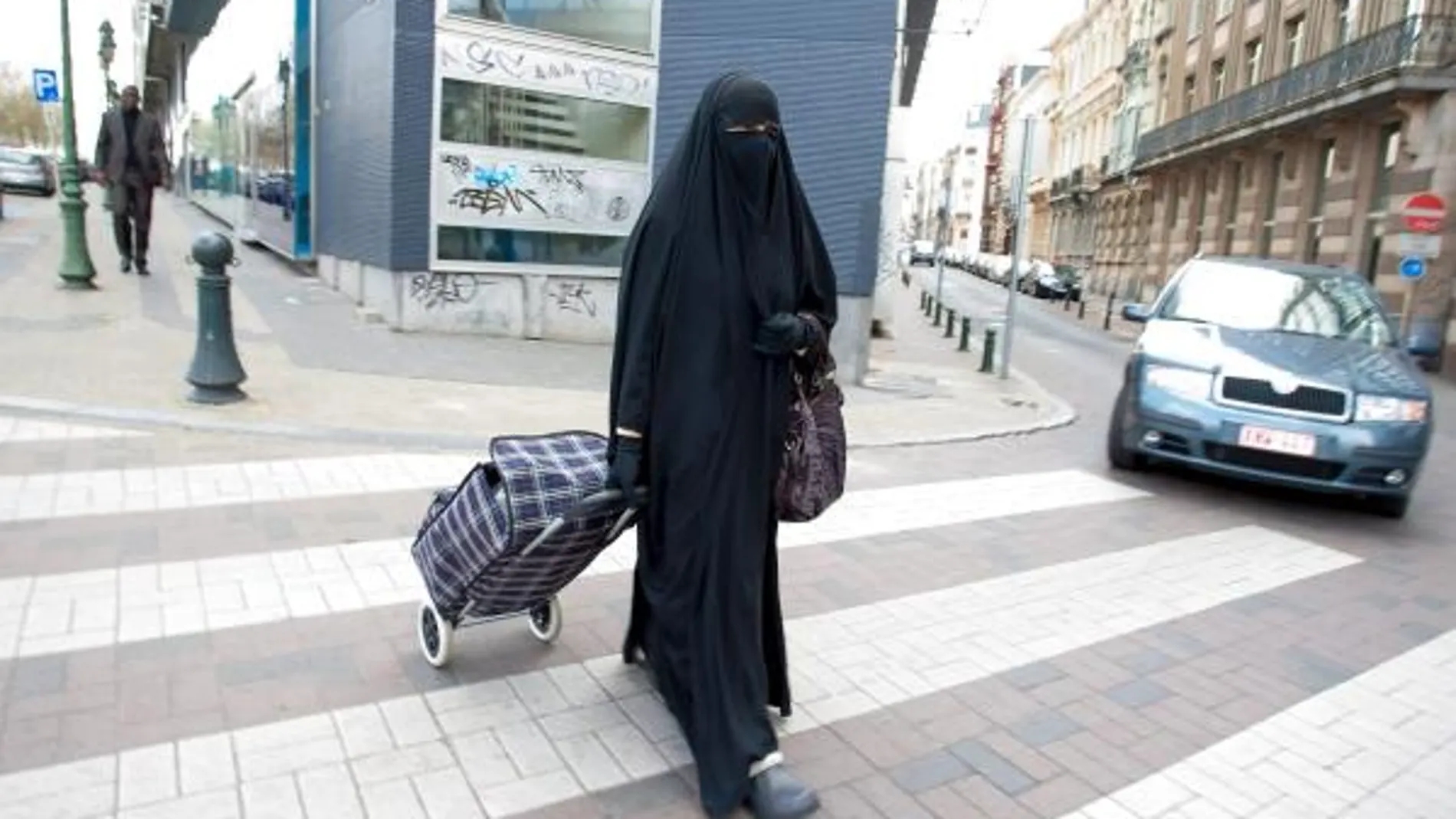 Lérida sólo puede prohibir el uso del burka en los equipamientos municipales