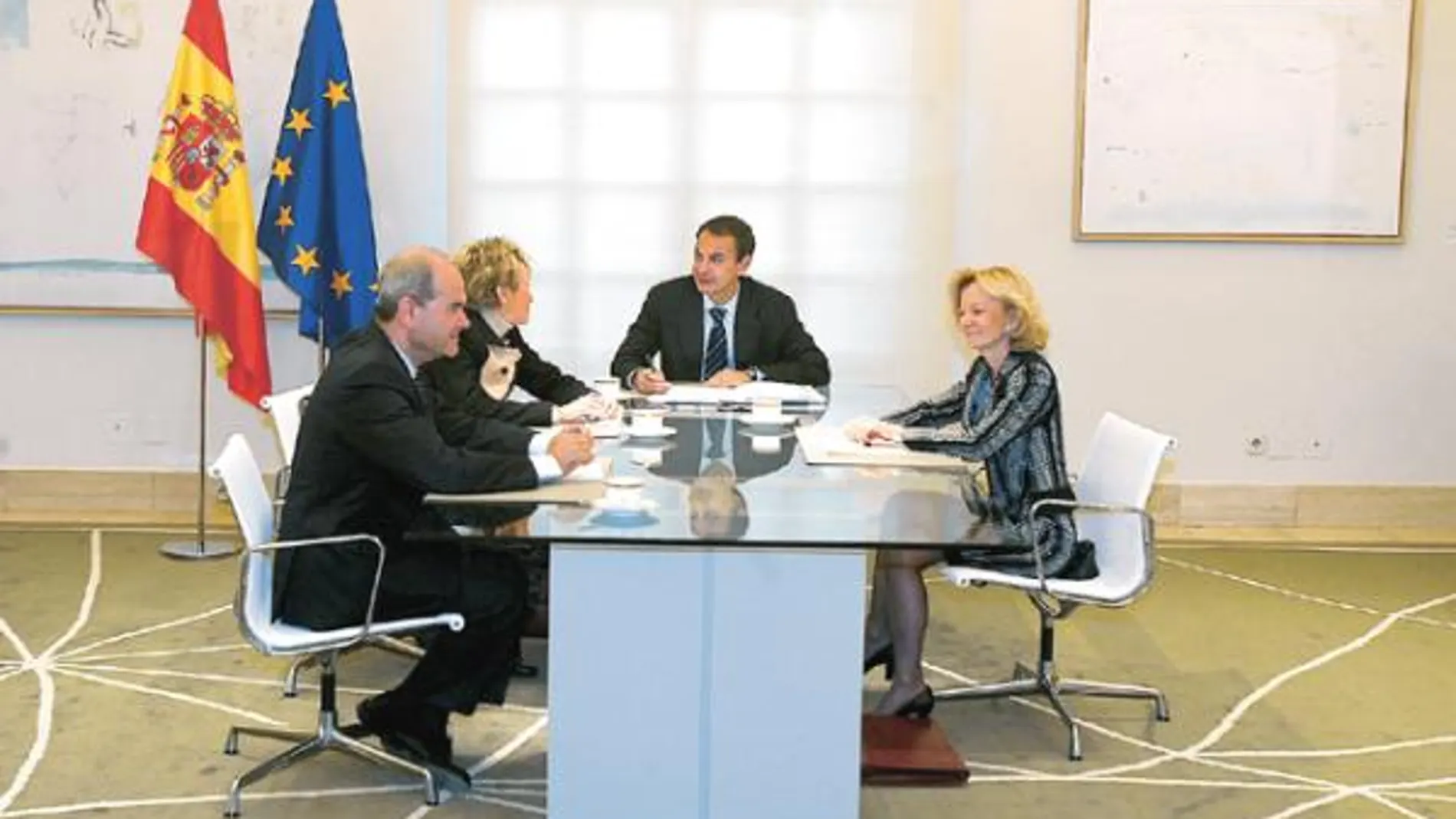 Zapatero recibió en Moncloa a De la Vega, Chaves y Salgado para coordinar las medidas anticrisis