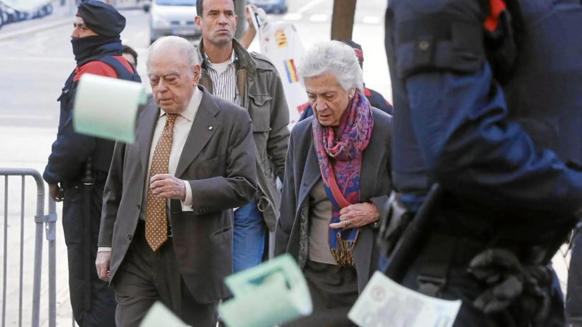 Jordi Pujol y su mujer Marta Ferrusola acuden en enero de 2015 a declarar