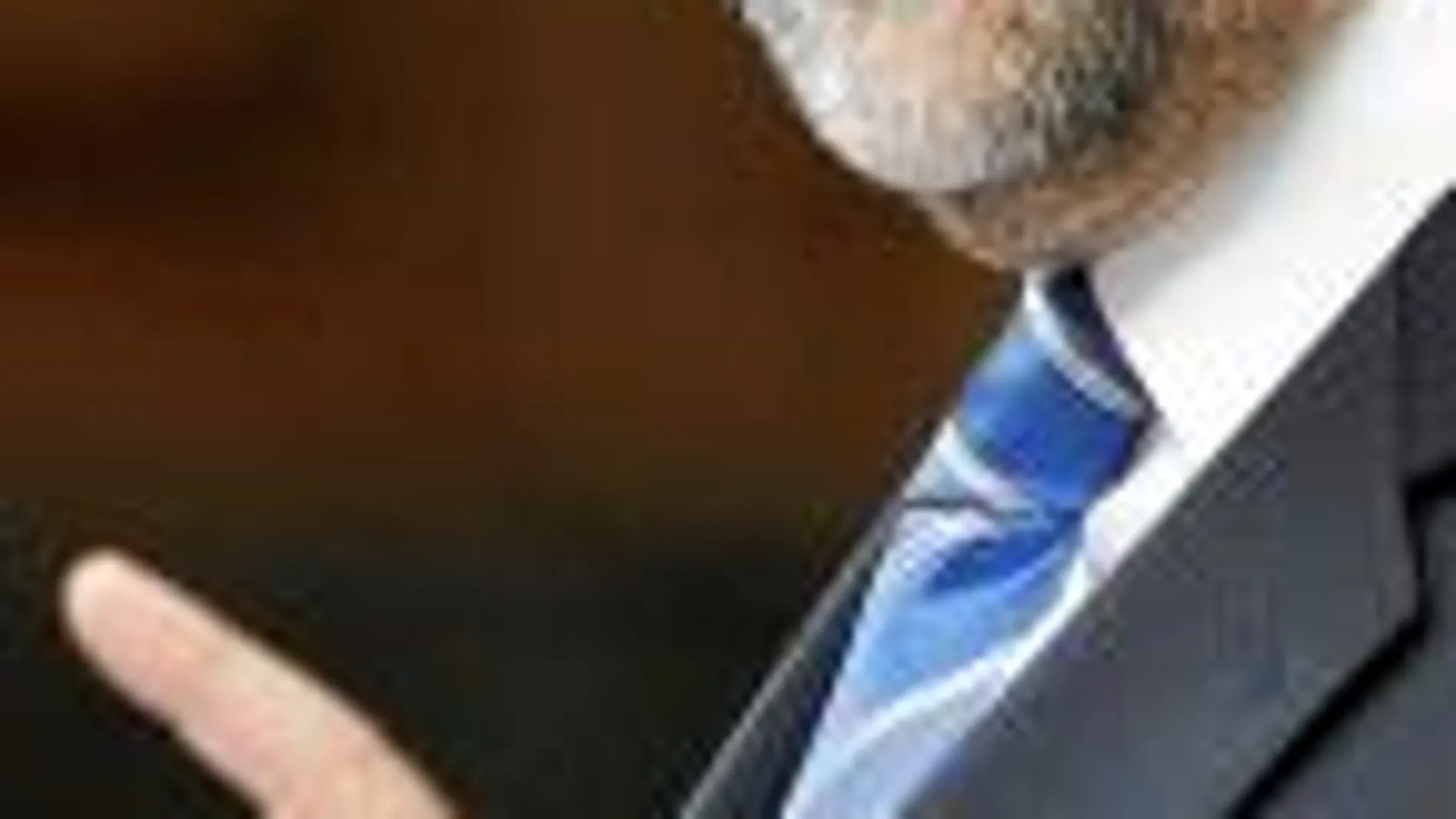 Rajoy gesticula durante el debate de ayer en el Congreso