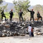 La Guardia Nacional impide a un hombre y su hijo cruzar el río Tachira