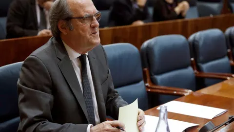 El portavoz del PSOE-M, Ángel Gabilondo, a su llegada al Pleno de la Asamblea de Madrid