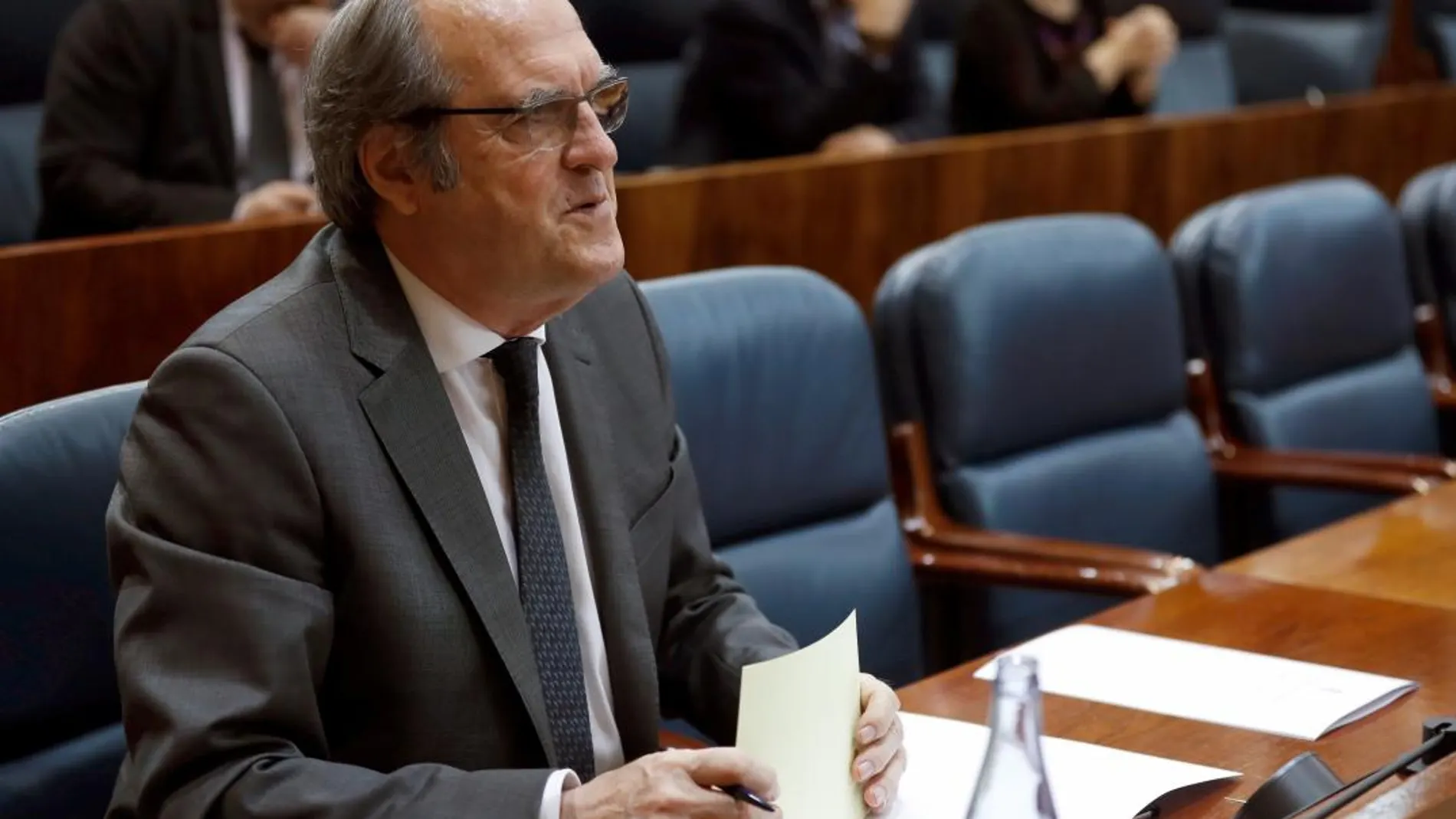 El portavoz del PSOE-M, Ángel Gabilondo, a su llegada al Pleno de la Asamblea de Madrid