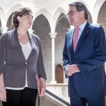 Artur Mas, ayer, con la alcaldesa de Barcelona Ada Colau en el Palacio de la Generalitat