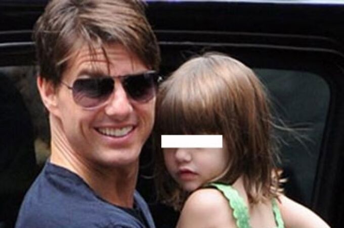 Tom Cruise piensa que su hija Suri está «poseída»