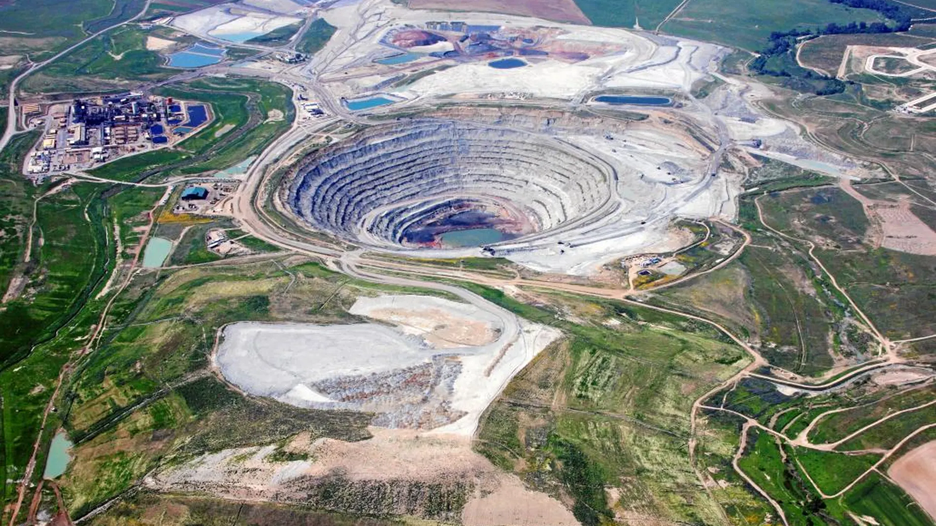 Vista de la mina sevillana Cobre las Cruces, que los ecologistas exigen al Gobierno andaluz que paralice