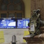El parqué madrileño abrió la sesión de este viernes con una subida cercana al 2,5%
