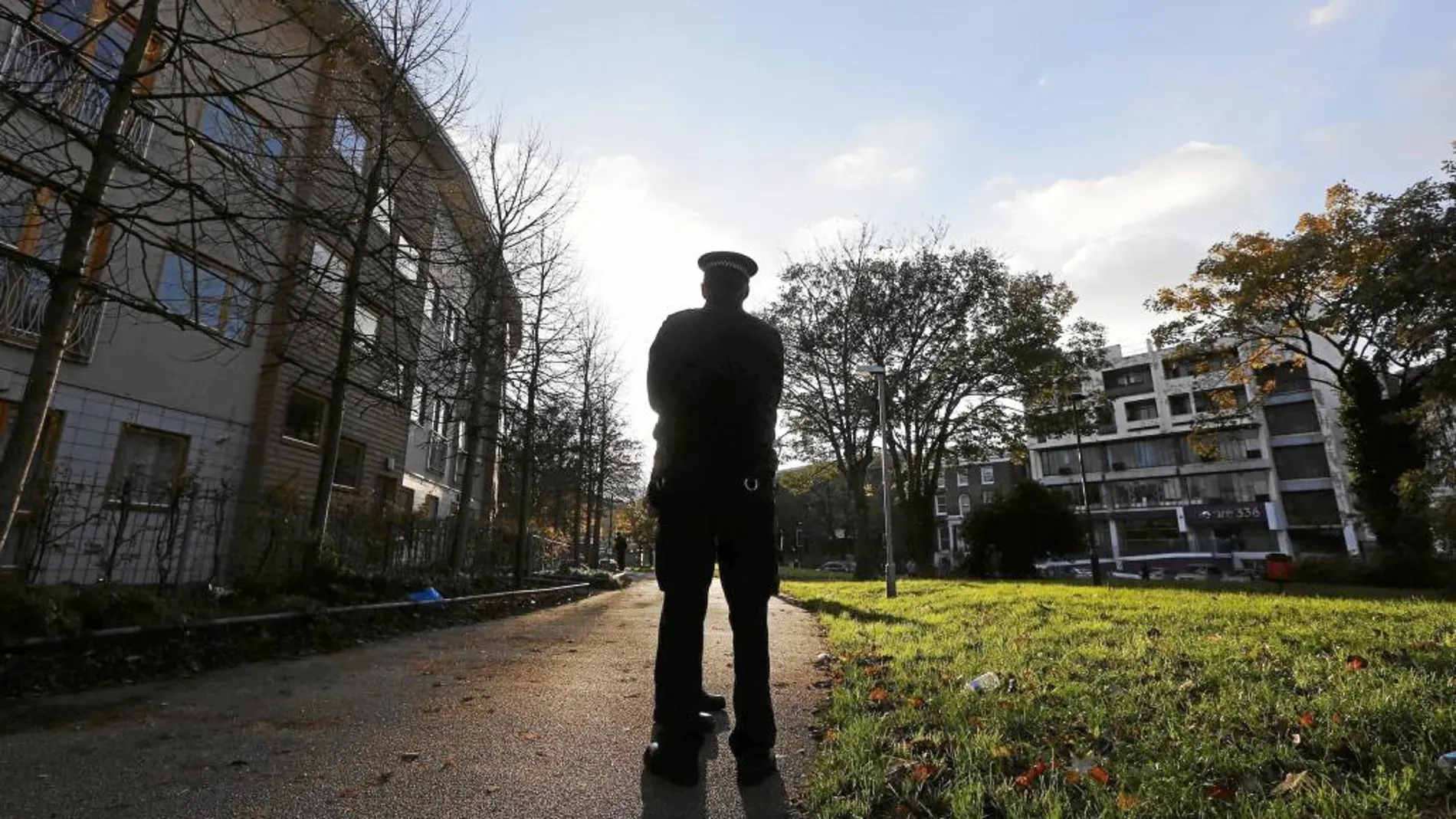 Un policía monta guardia en Lambeth, situado al sureste de la capital británica