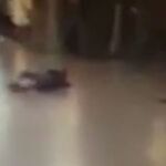 Captura del vídeo que muestra a uno de los kamikazes tirado en el suelo