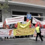 OBJETIVIDAD. Un centenar de marroquíes se concentraron ayer frente a la sede de Efe en Madrid para pedir profesionalidad e imparcialidad