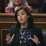 La vicepresidenta del Gobierno, Soraya Sáenz de Santamaría, interviene en la última sesión de control al Gobierno