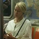 Naomi Watts en el metro de Nueva York